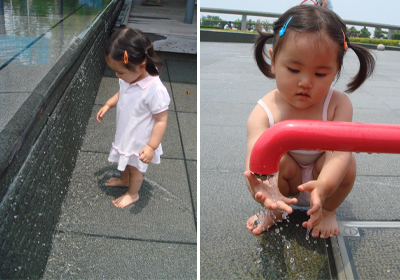 公園で水遊び